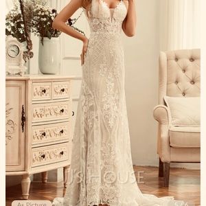 Lace mermaid or trumpet style lace flower rose wedding dress in ivory